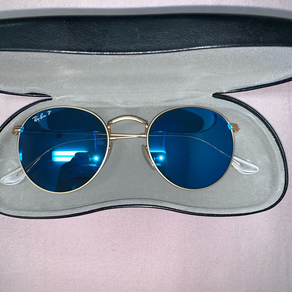 Women’s round polarized Ray-Bans